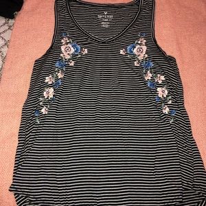 Cute tank top shirt (: & it’s a loose fit!!